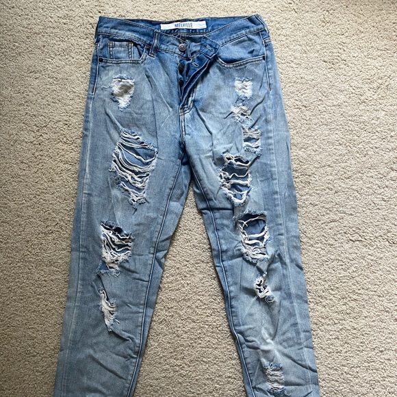BRANDY MELVILLE DISTRESSED RIPPED JEANS - Picture 1 of 5